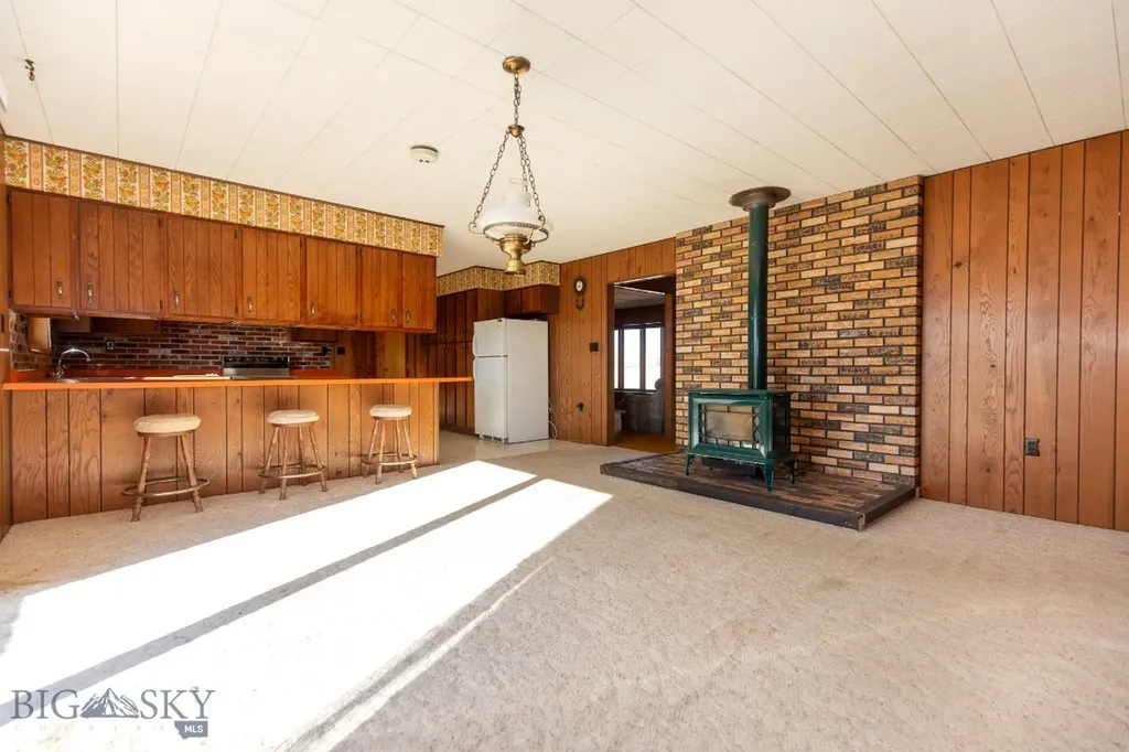 453 Middle Road Sheridan MT 59749