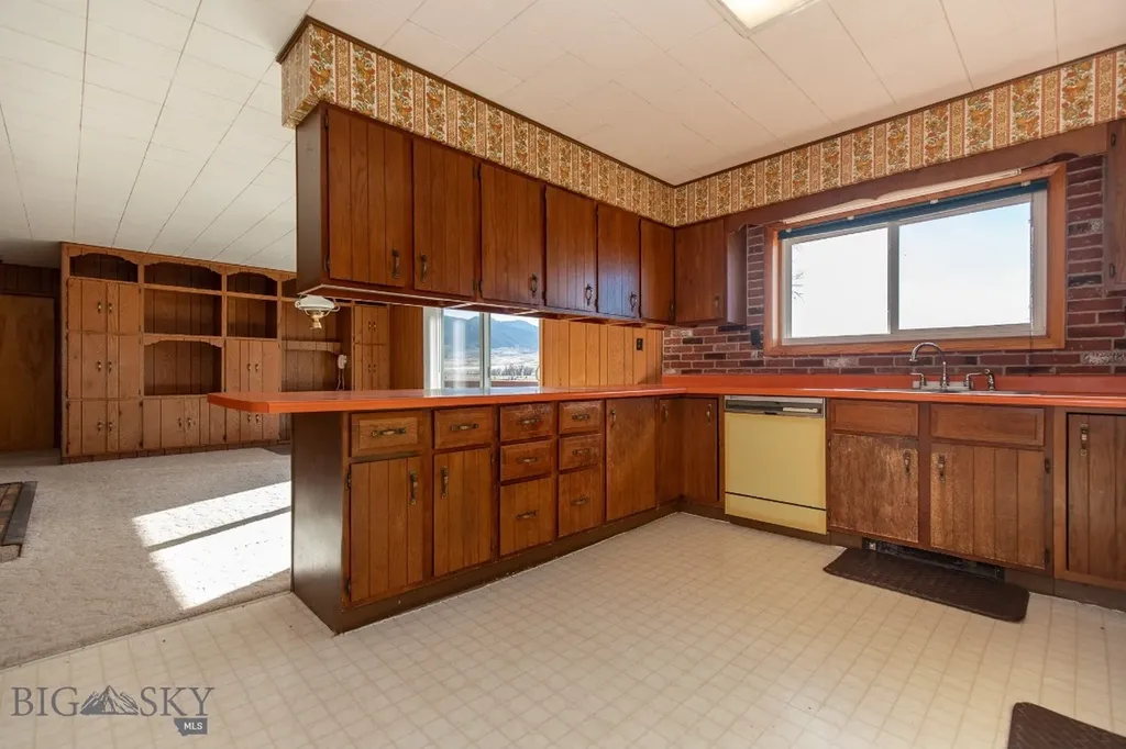 453 Middle Road Sheridan MT 59749