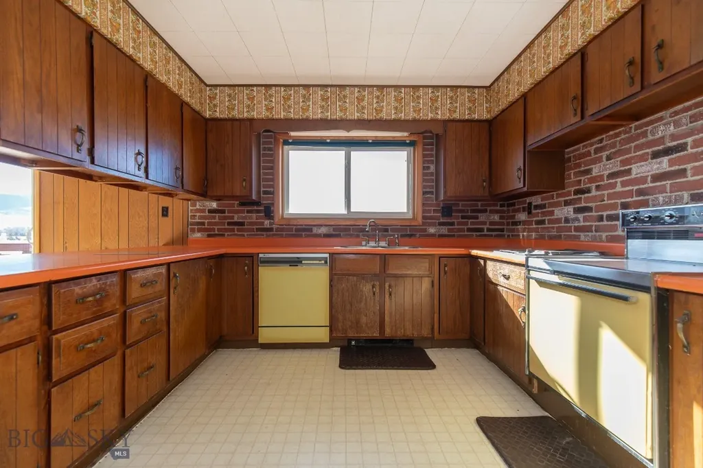 453 Middle Road Sheridan MT 59749