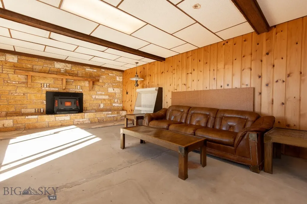 453 Middle Road Sheridan MT 59749