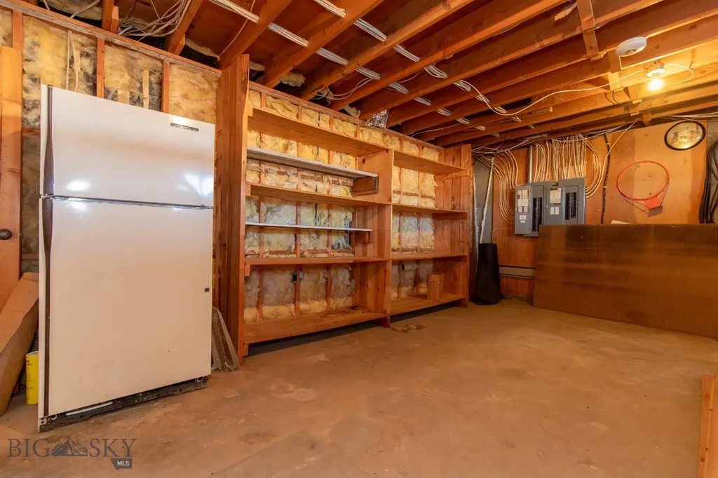 453 Middle Road Sheridan MT 59749