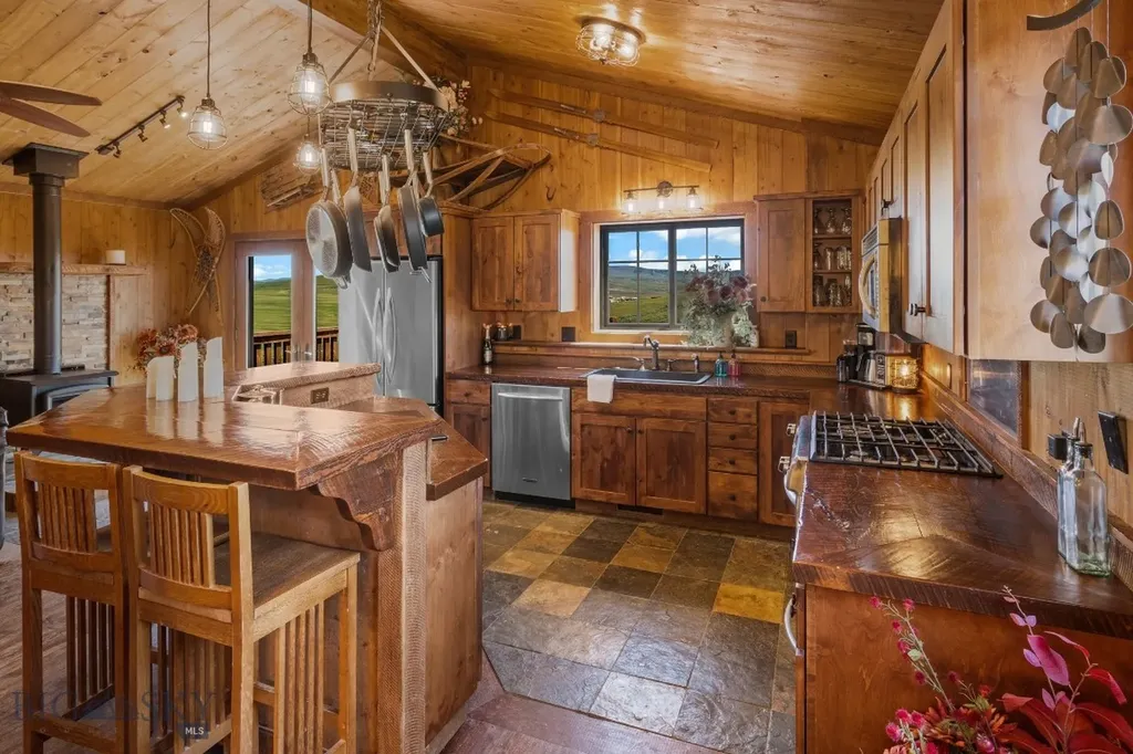 26 Dalesview Three Forks MT 59752