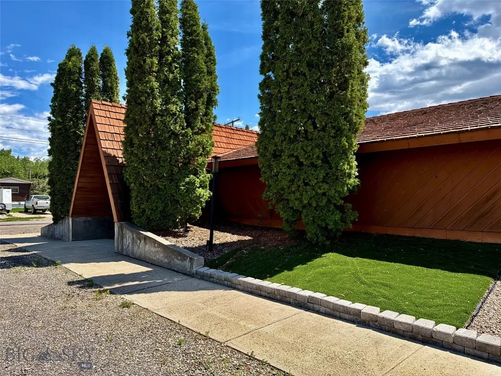 311 12th Street W Chinook MT 59523