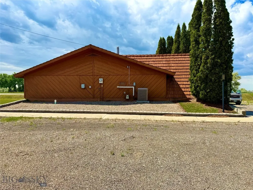 311 12th Street W Chinook MT 59523