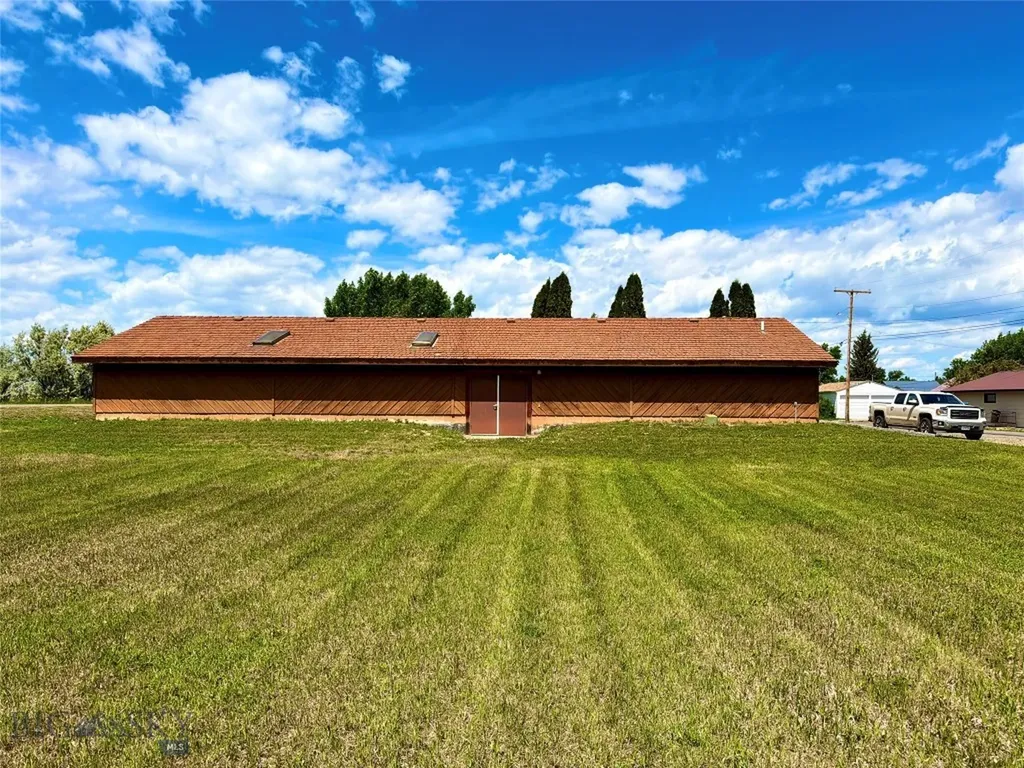 311 12th Street W Chinook MT 59523