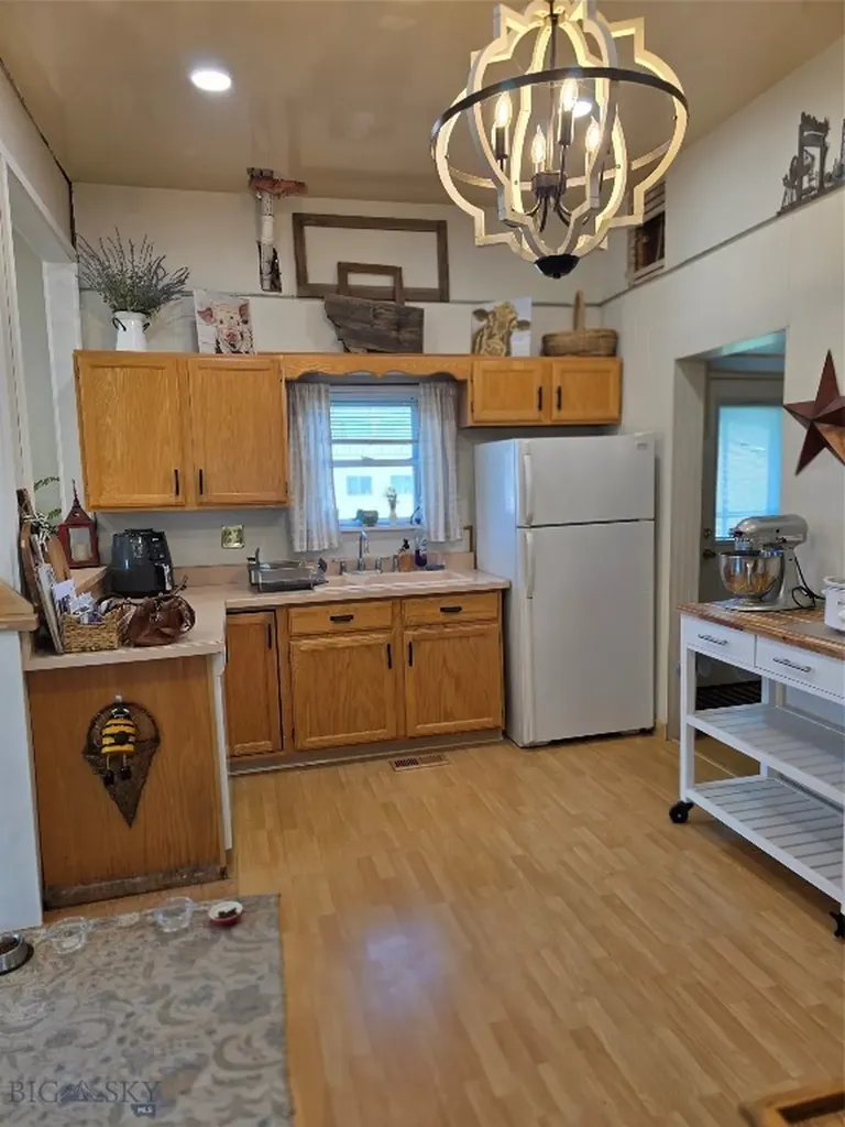 405 N Pacific Dillon MT 59725
