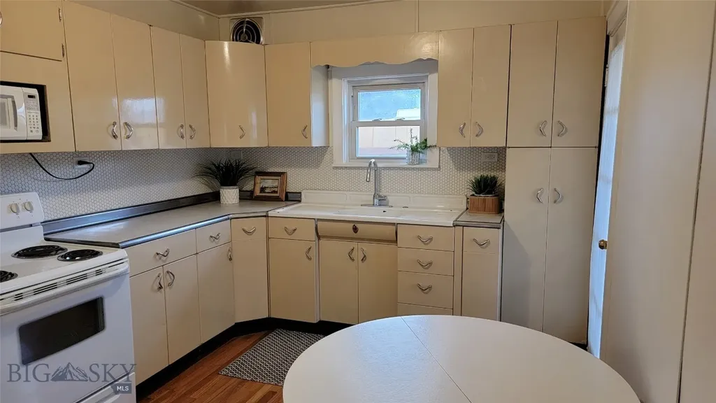 1818 Stuart Butte MT 59701