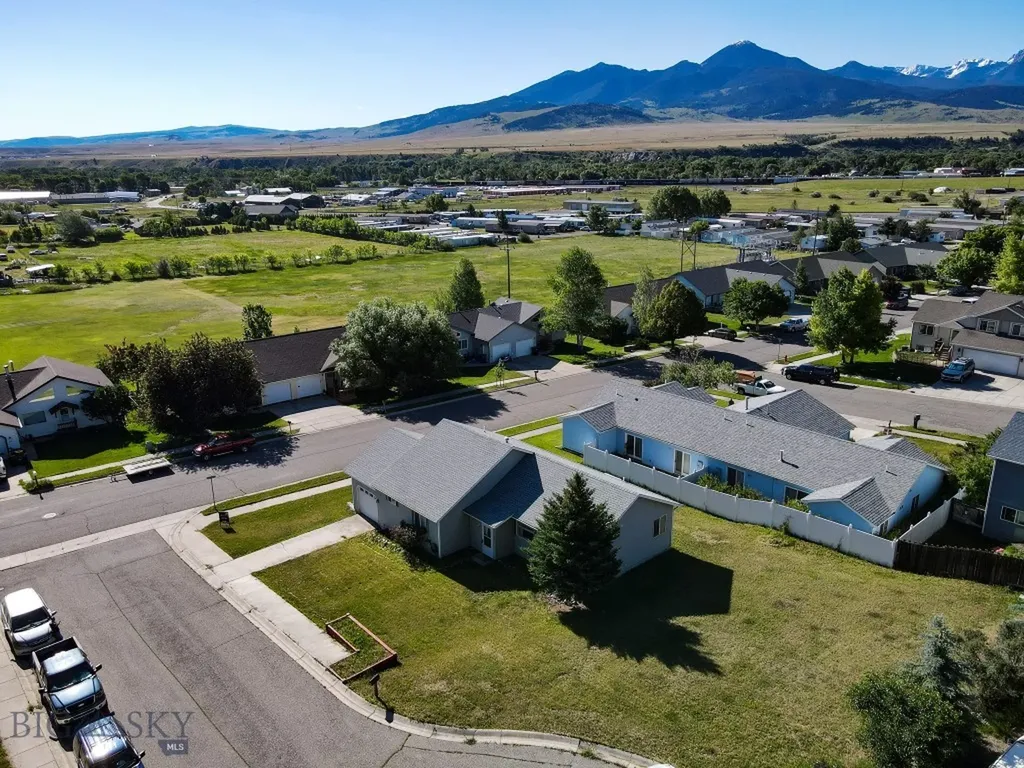 1304 Absaroka Court Livingston MT 59047