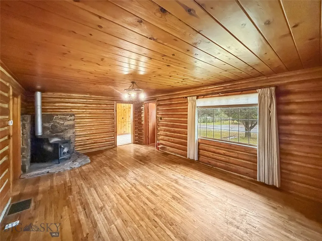 114 E Armitage Ennis MT 59729