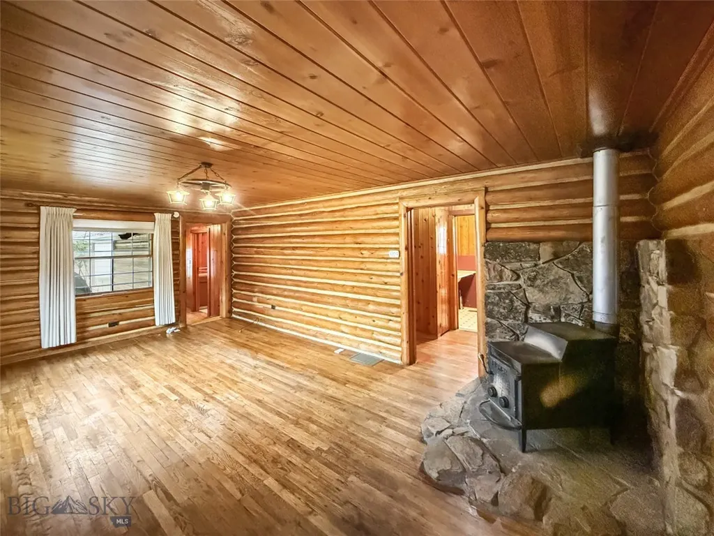 114 E Armitage Ennis MT 59729