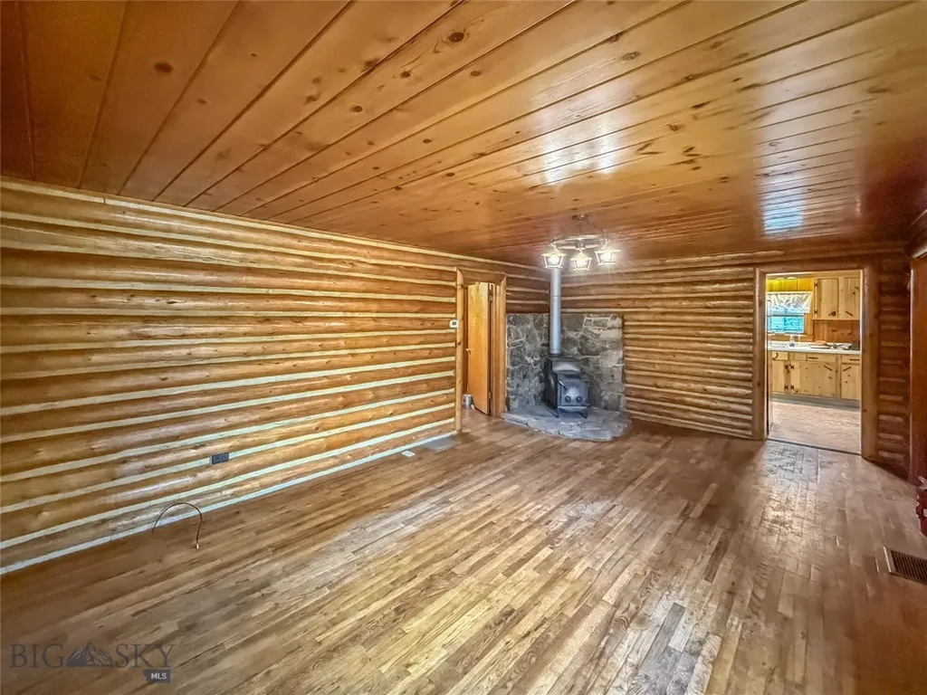 114 E Armitage Ennis MT 59729