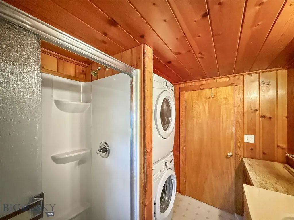 114 E Armitage Ennis MT 59729