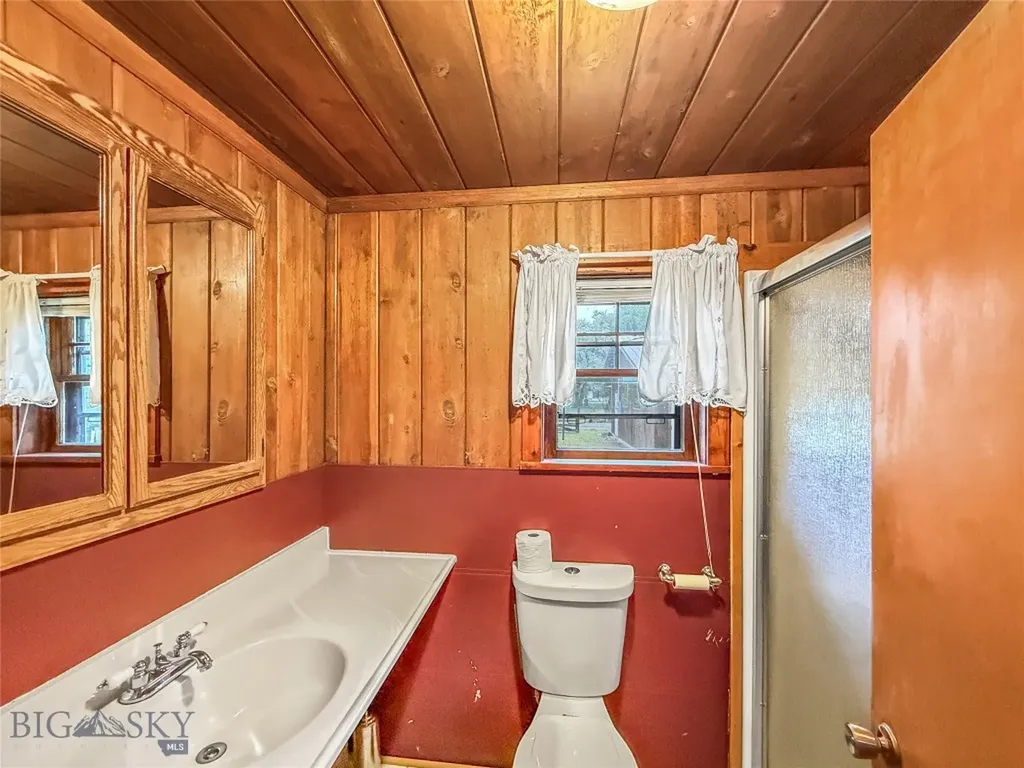 114 E Armitage Ennis MT 59729