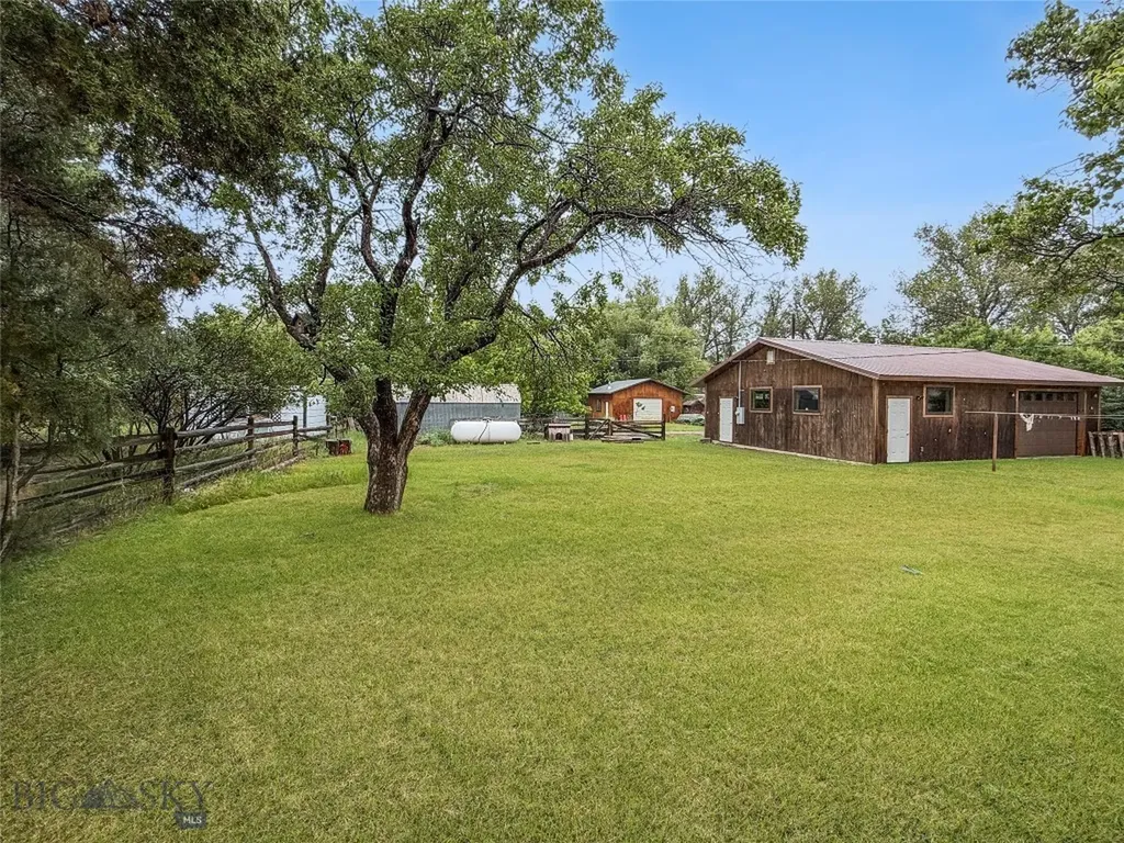 114 E Armitage Ennis MT 59729
