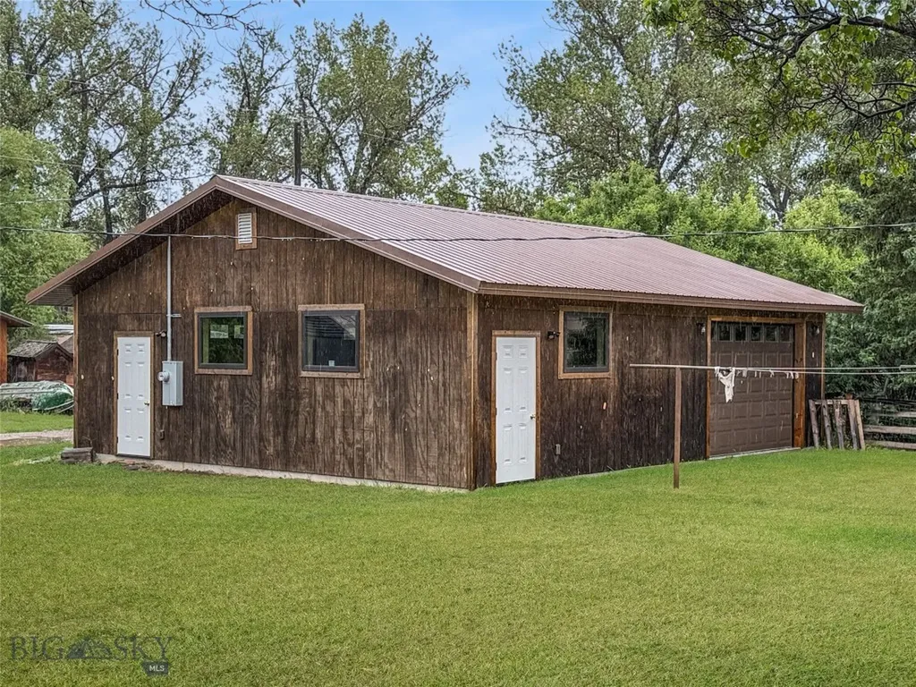 114 E Armitage Ennis MT 59729