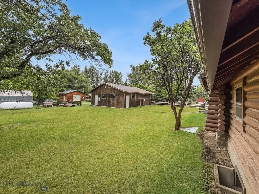 114 E Armitage Ennis MT 59729