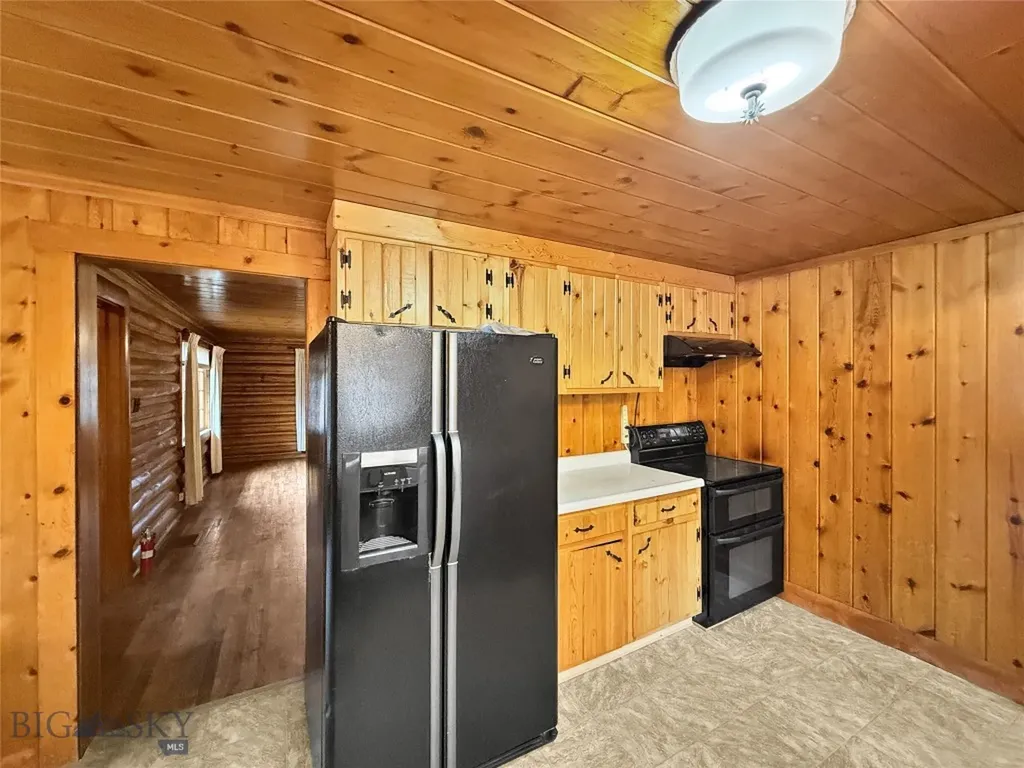 114 E Armitage Ennis MT 59729