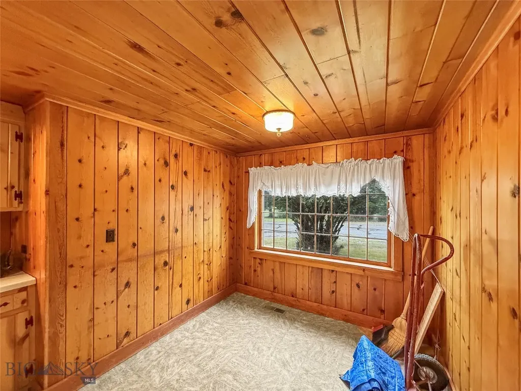 114 E Armitage Ennis MT 59729