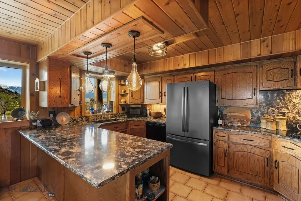42 E L & M Ranch Ennis MT 59729