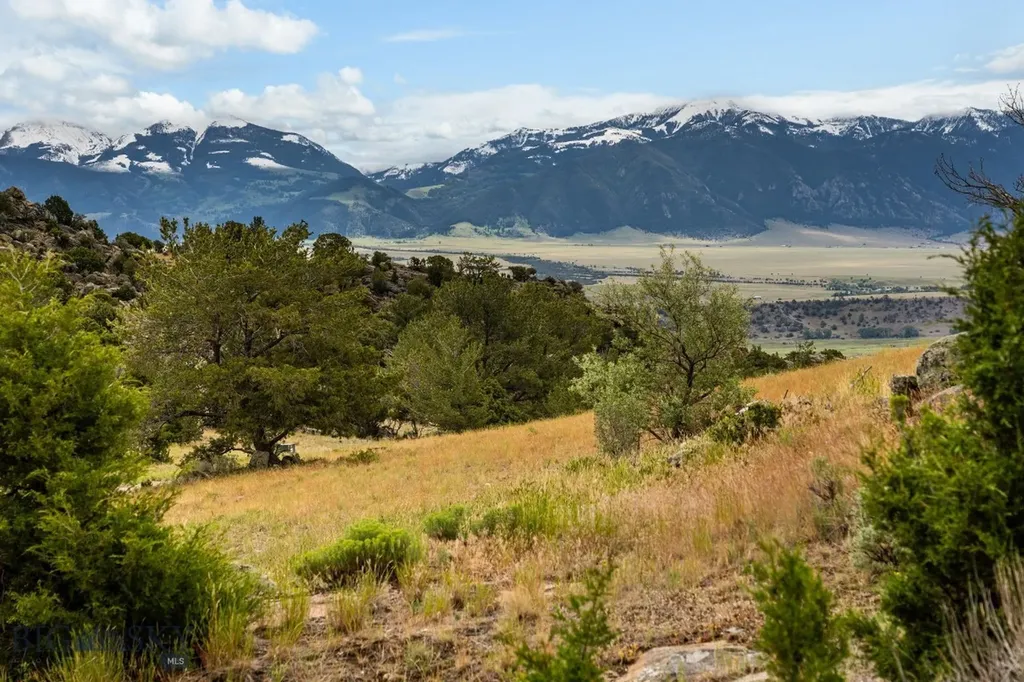 42 E L & M Ranch Ennis MT 59729