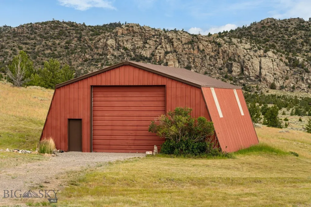 42 E L & M Ranch Ennis MT 59729