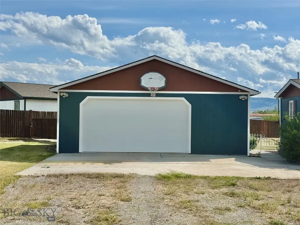 511 Table Mountain Road Gallatin Gateway MT 59730