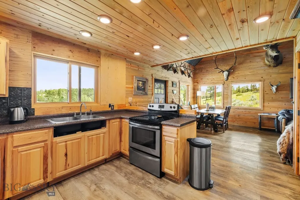2920 79 Trail Roy MT 59471