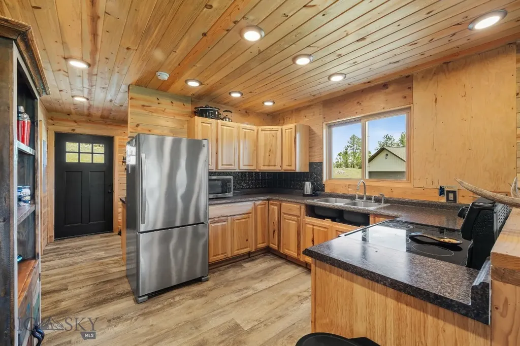 2920 79 Trail Roy MT 59471