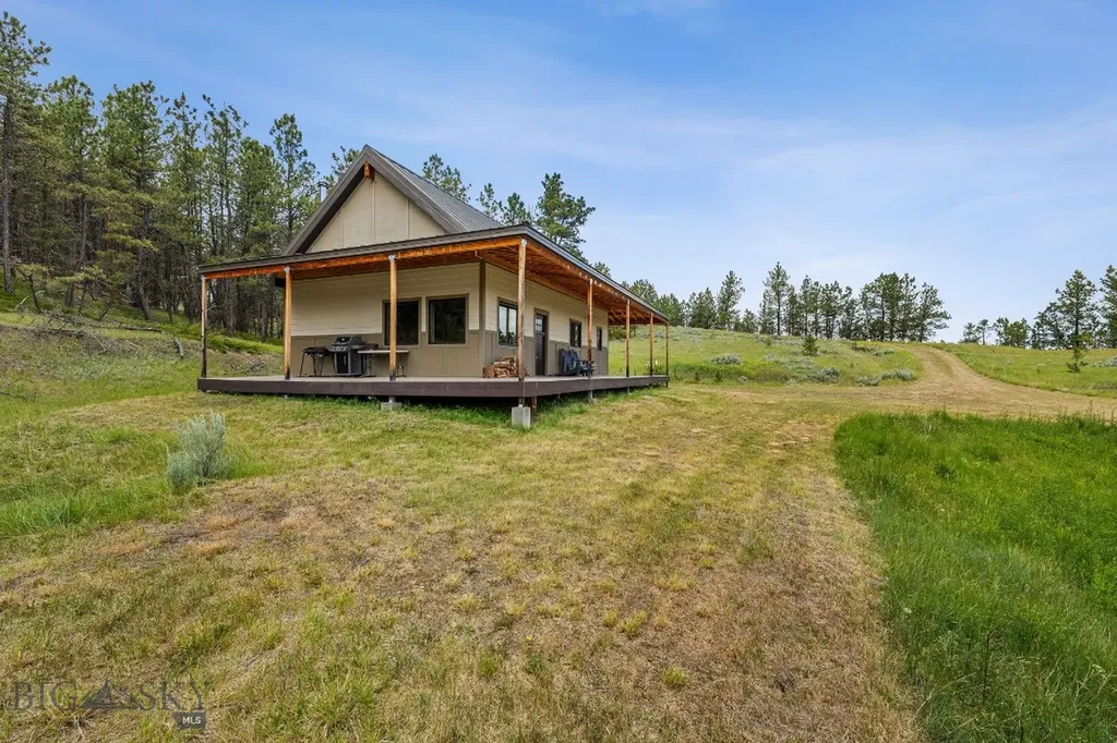 2920 79 Trail Roy MT 59471