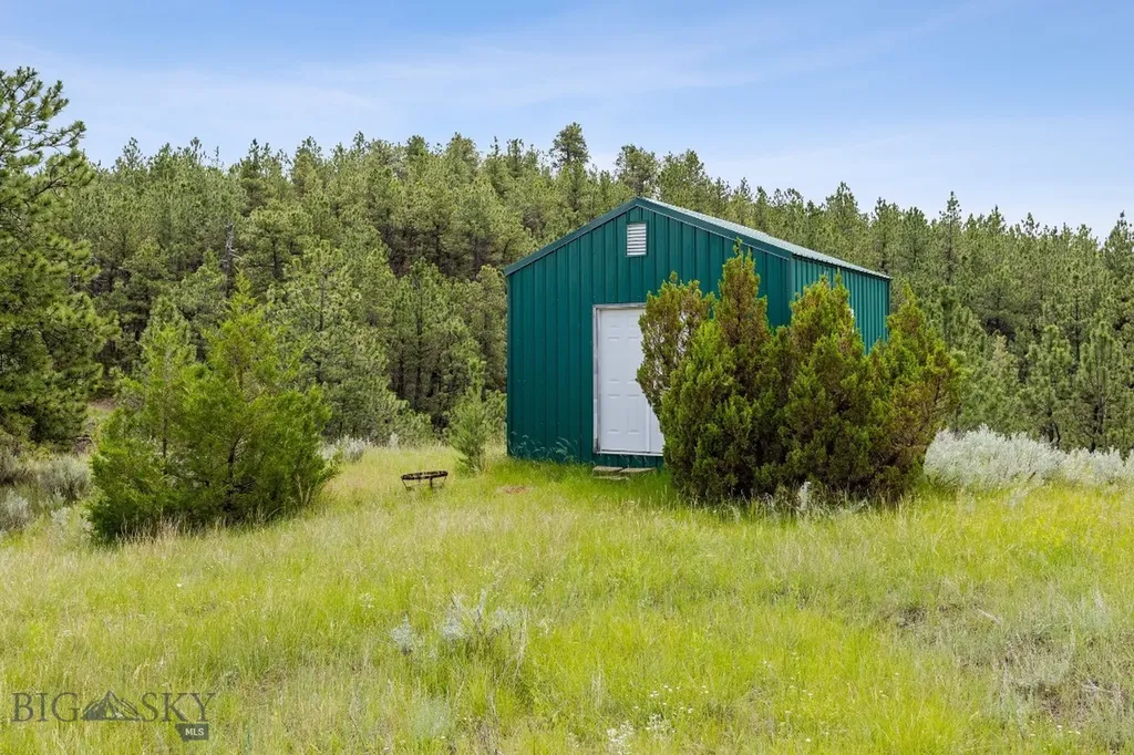 2920 79 Trail Roy MT 59471