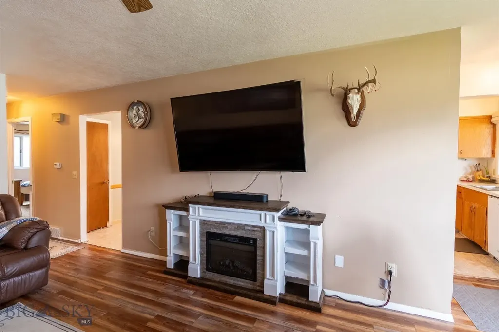 610 Mcleod Big Timber MT 59011