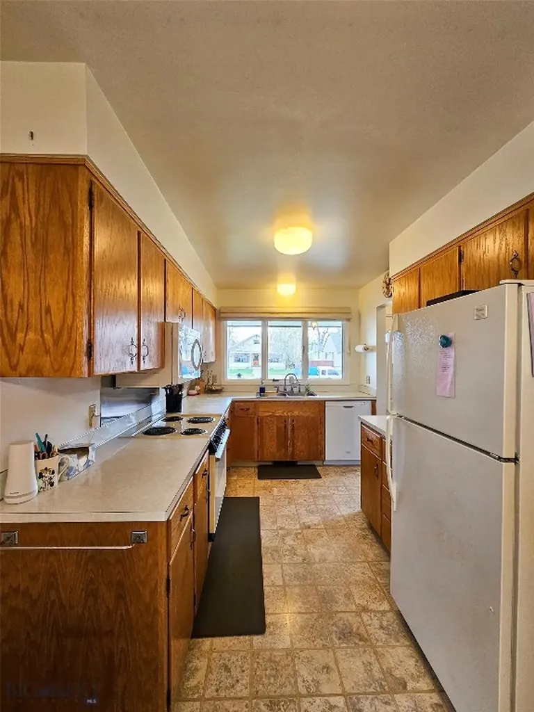 610 Mcleod Big Timber MT 59011