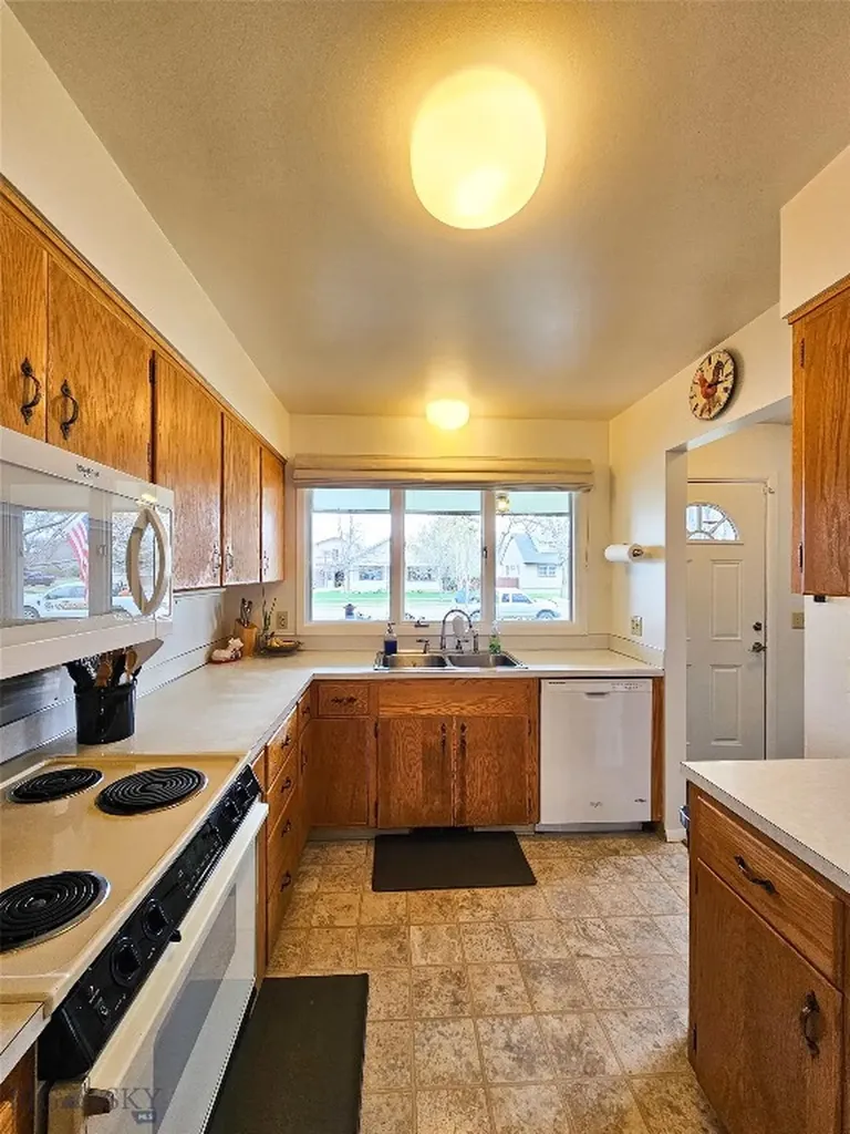 610 Mcleod Big Timber MT 59011