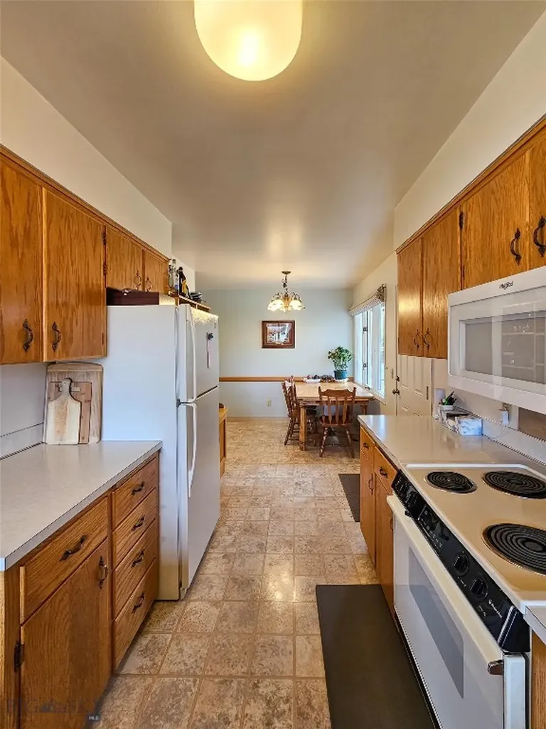 610 Mcleod Big Timber MT 59011