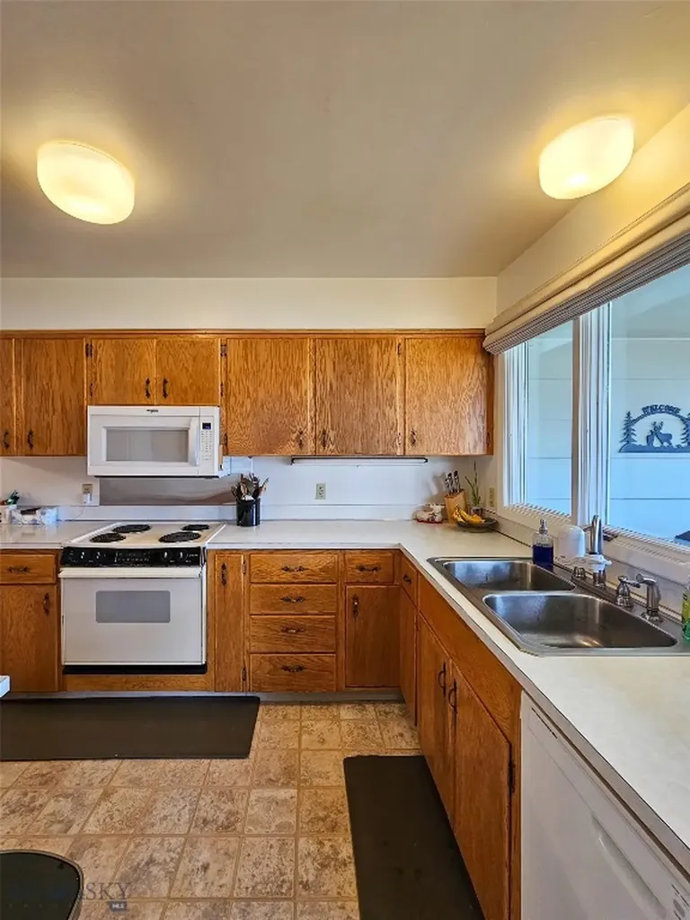 610 Mcleod Big Timber MT 59011