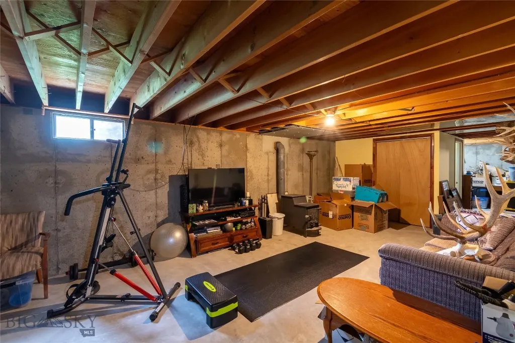 610 Mcleod Big Timber MT 59011