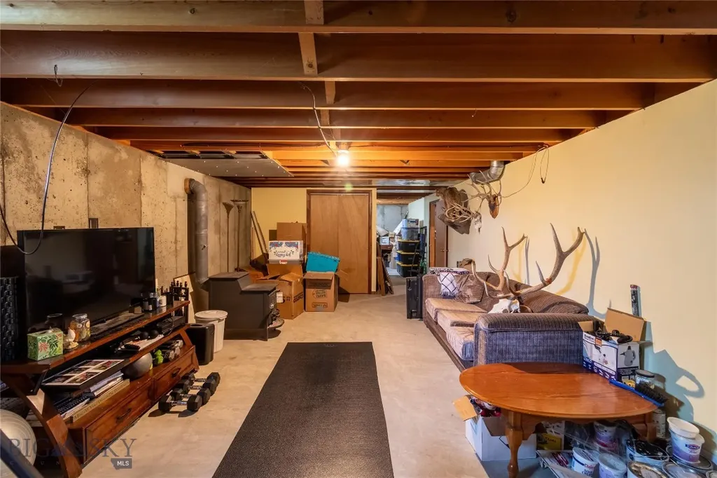 610 Mcleod Big Timber MT 59011