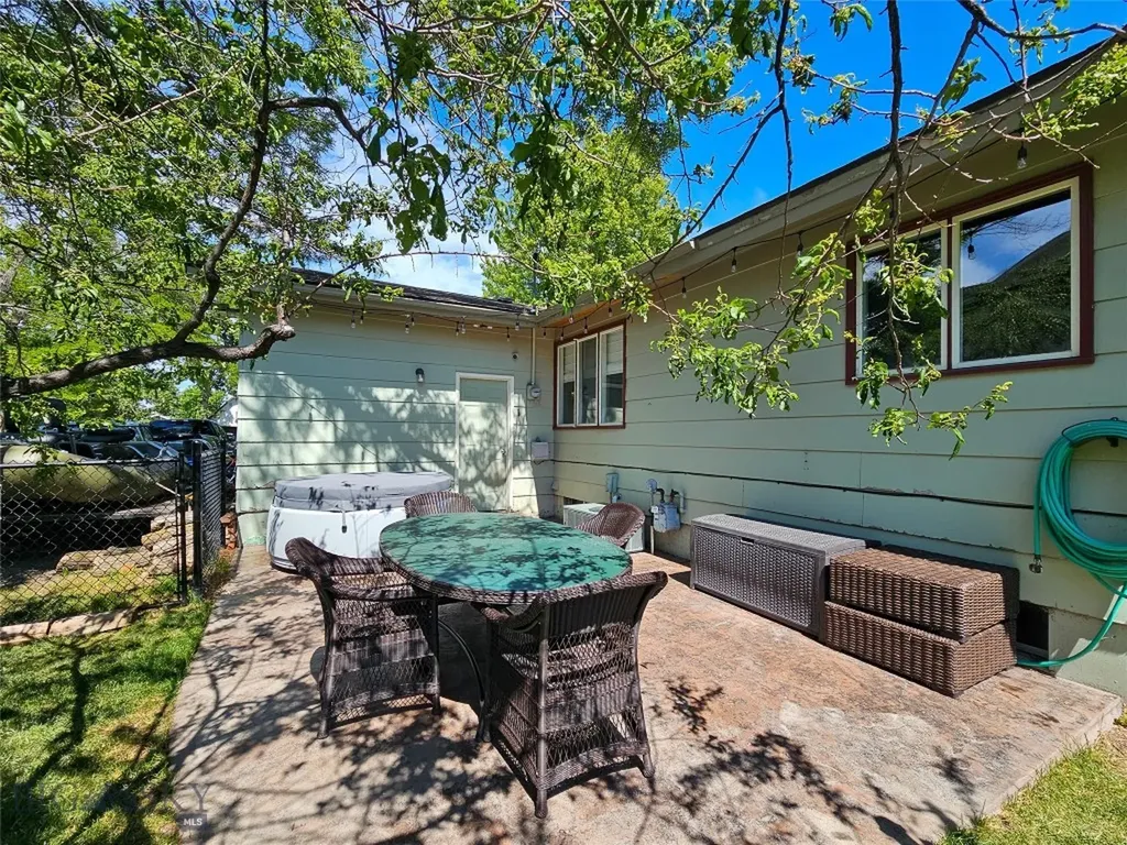 610 Mcleod Big Timber MT 59011