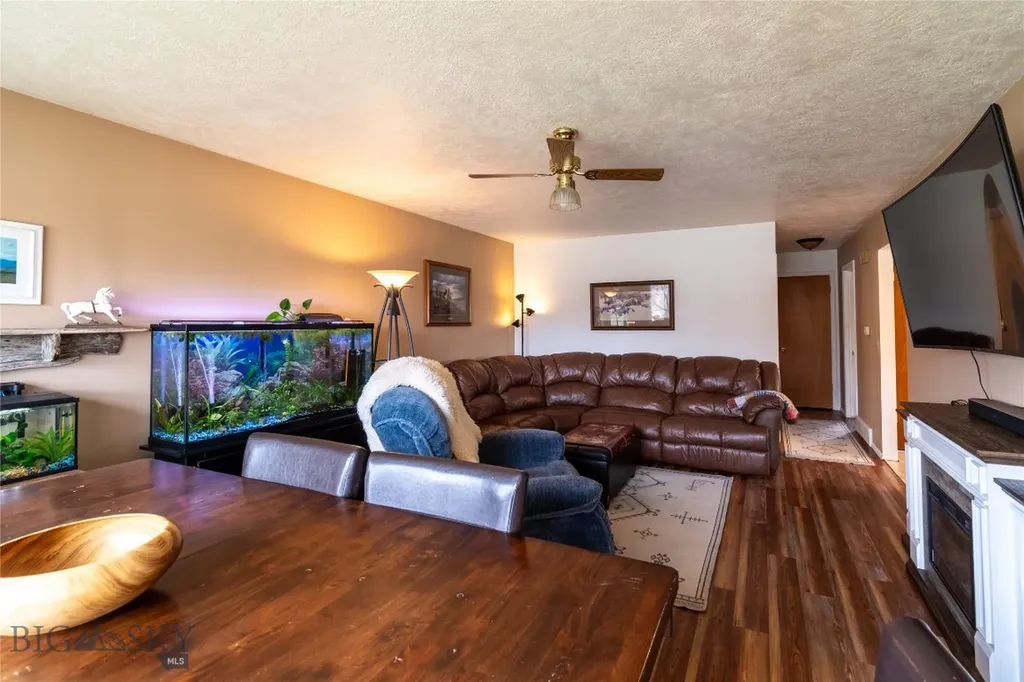 610 Mcleod Big Timber MT 59011