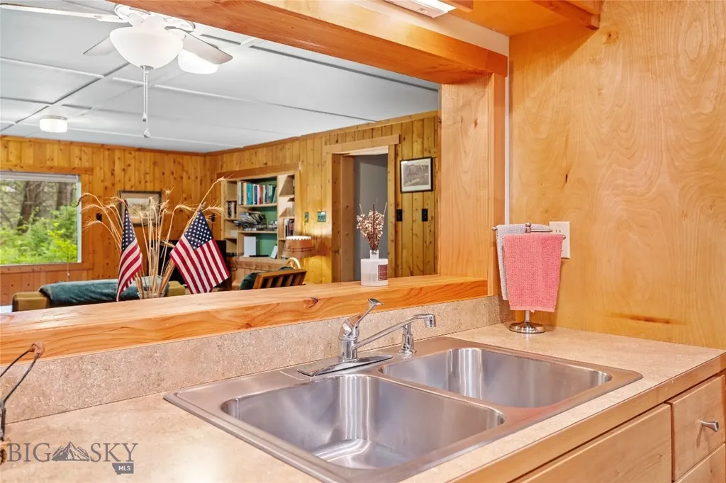 63921 Gallatin Road Gallatin Gateway MT 59730