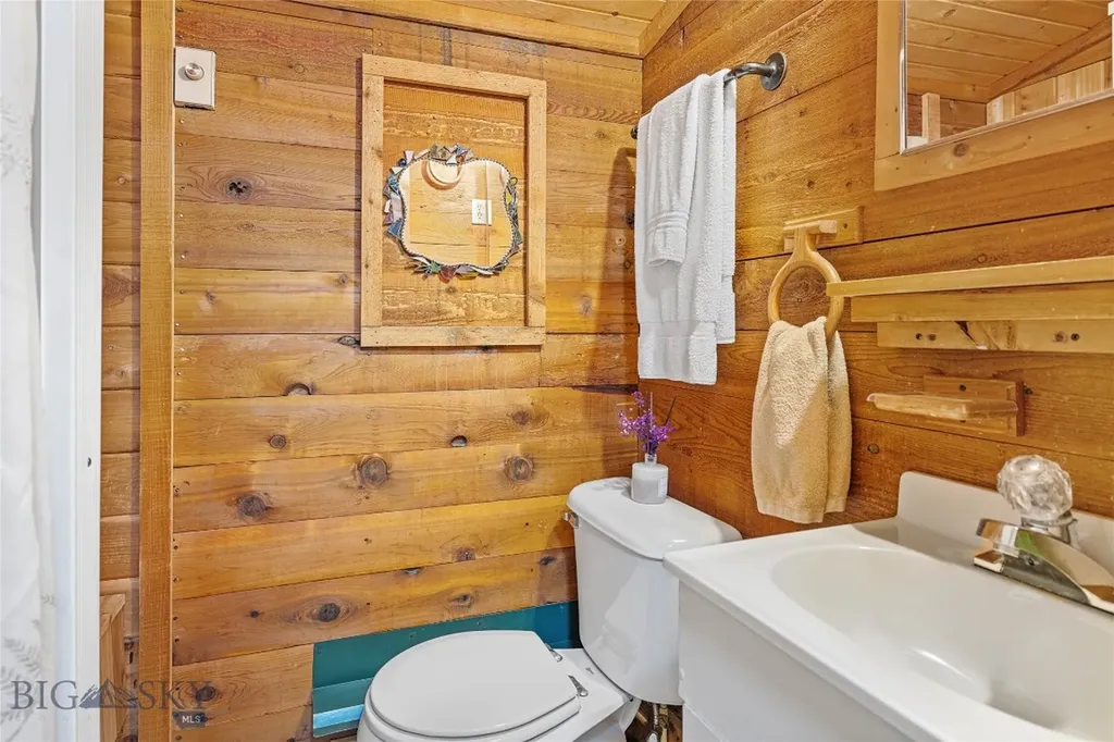 63921 Gallatin Road Gallatin Gateway MT 59730