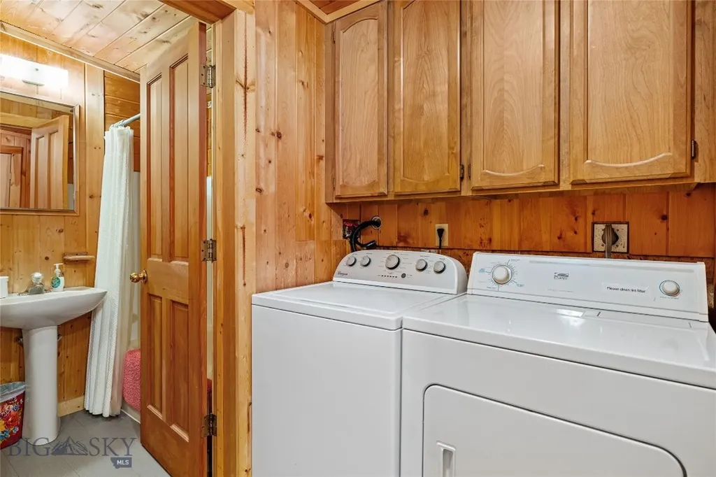 63921 Gallatin Road Gallatin Gateway MT 59730