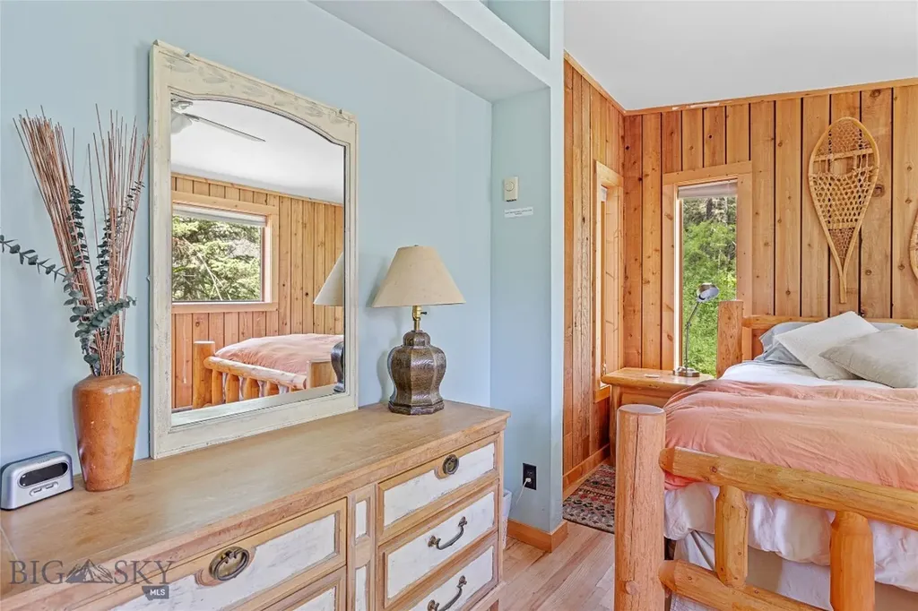 63921 Gallatin Road Gallatin Gateway MT 59730