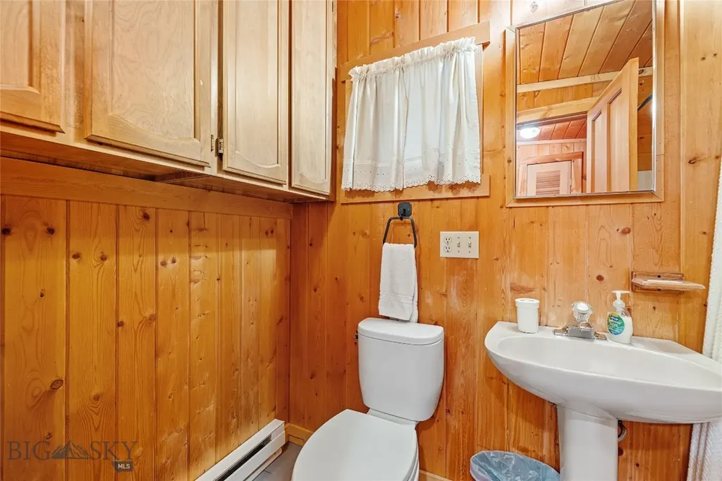 63921 Gallatin Road Gallatin Gateway MT 59730