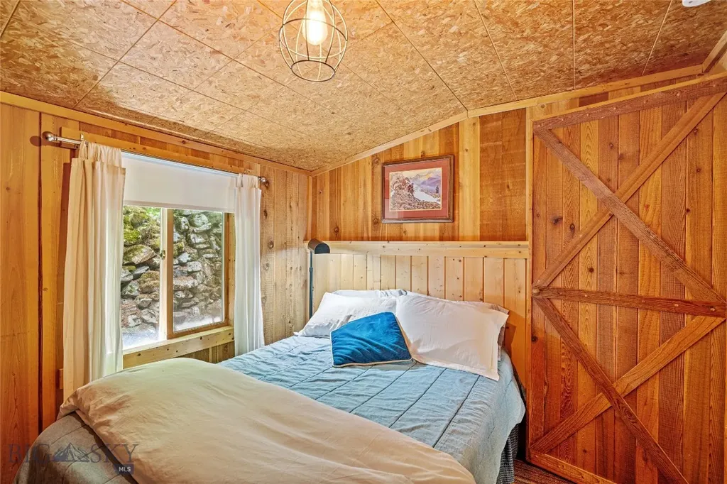 63921 Gallatin Road Gallatin Gateway MT 59730