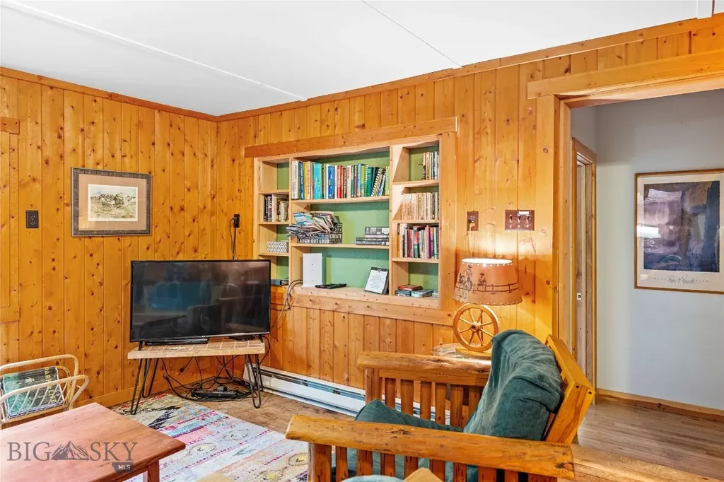 63921 Gallatin Road Gallatin Gateway MT 59730