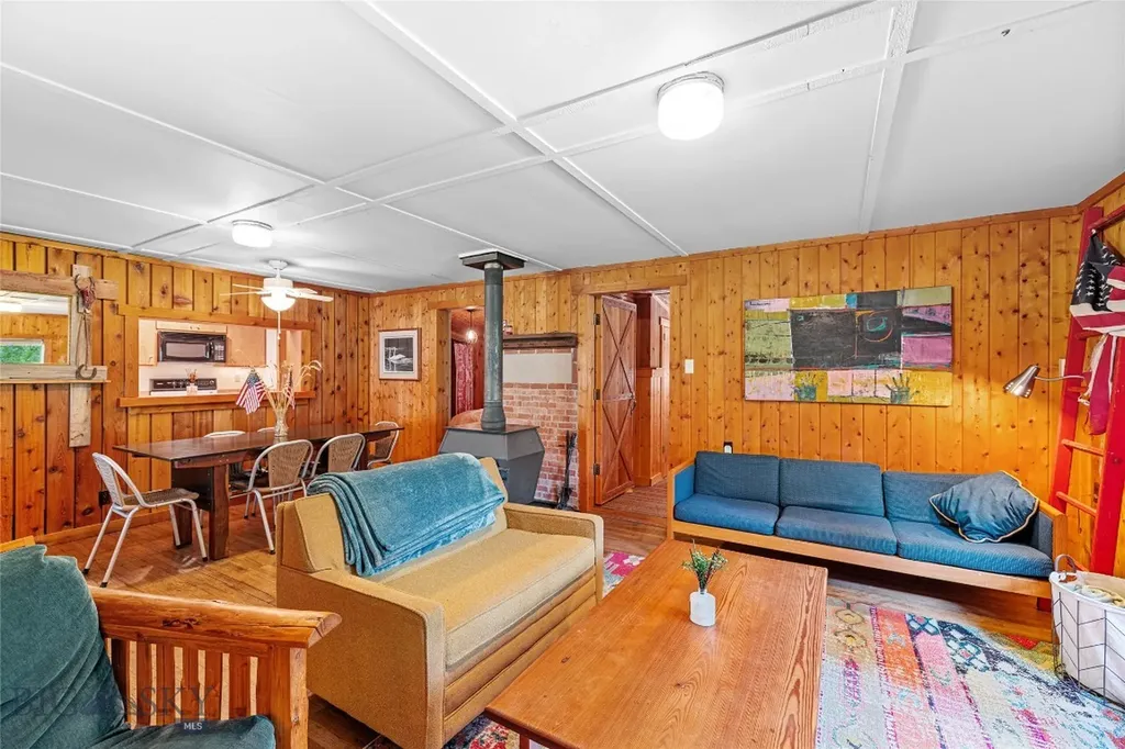 63921 Gallatin Road Gallatin Gateway MT 59730