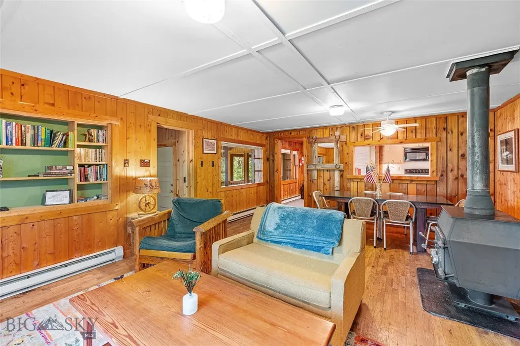 63921 Gallatin Road Gallatin Gateway MT 59730