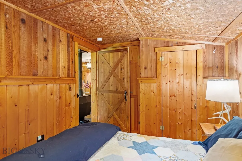 63921 Gallatin Road Gallatin Gateway MT 59730