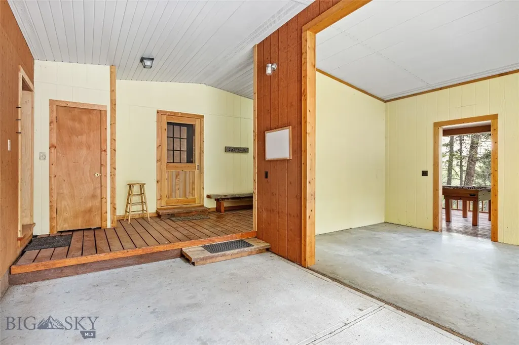 63921 Gallatin Road Gallatin Gateway MT 59730